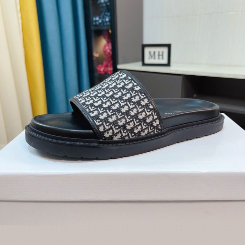 ch**an D*or slippers